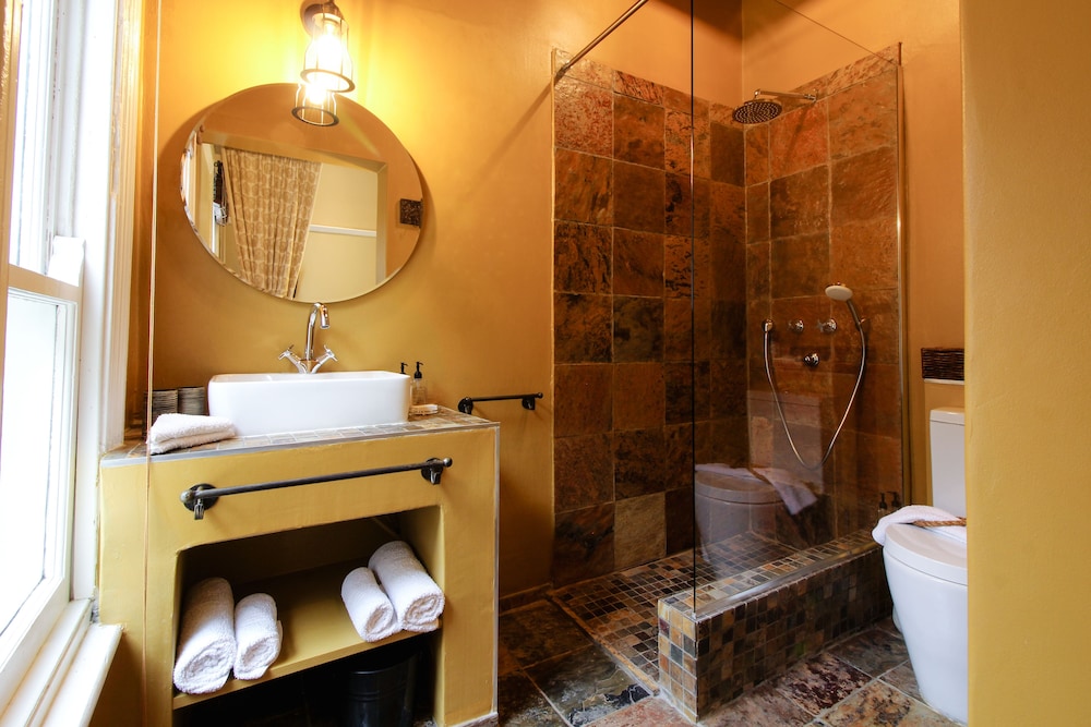 Lion Queen Size Room photo 3