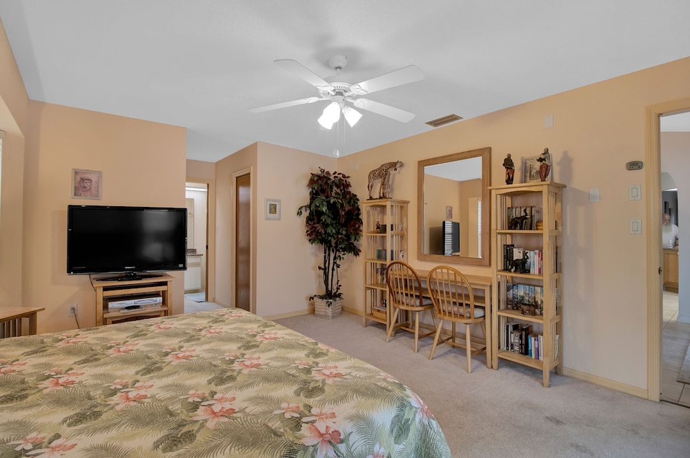 House, 2 Bedrooms, Private Pool, Canal View (Vacation Home) photo 2