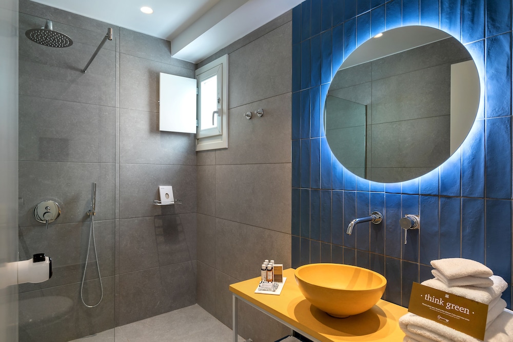 Double Room, Sea View (Pool Front) - Photo 6