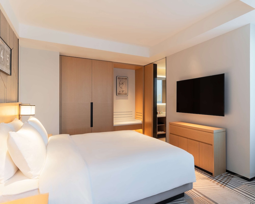Suite, 1 King Bed photo 1