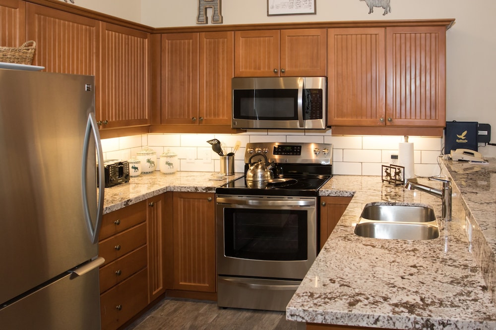 Condo, 2 Bedrooms photo 3