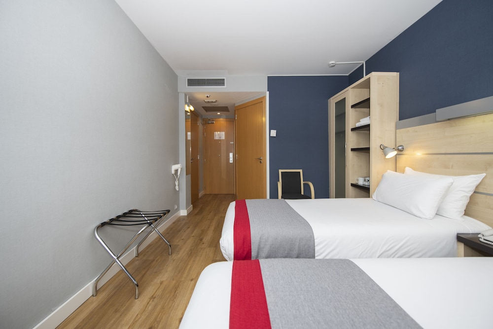 Standard Room, 2 Twin Beds, Accessible (Free Breakfast) - Photo 1