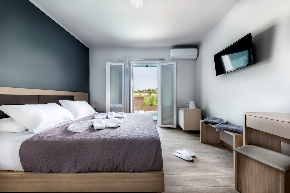 Superior Double Room, Private Pool - Photo 4