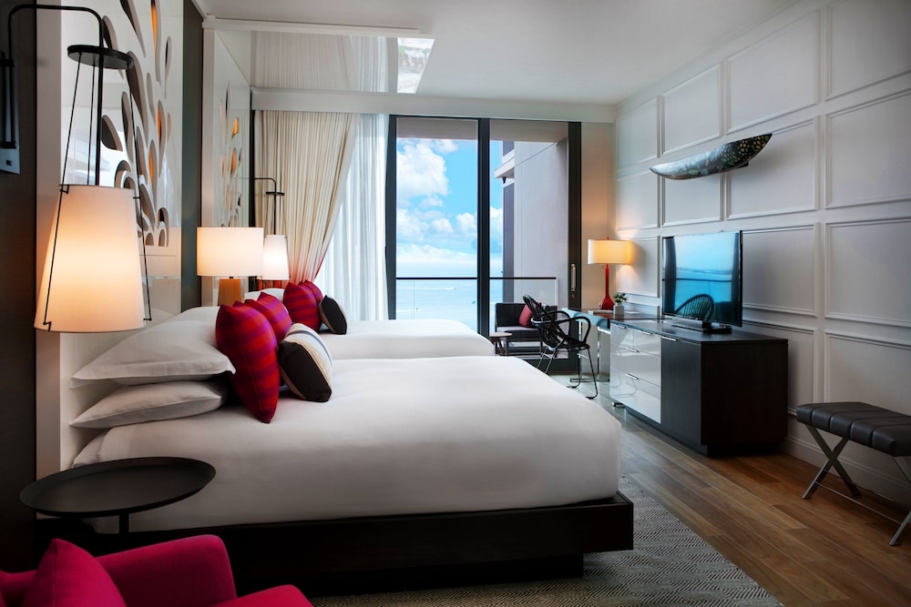 Club Room, 2 Queen Beds, Club Lounge Access (Yacht Club View)