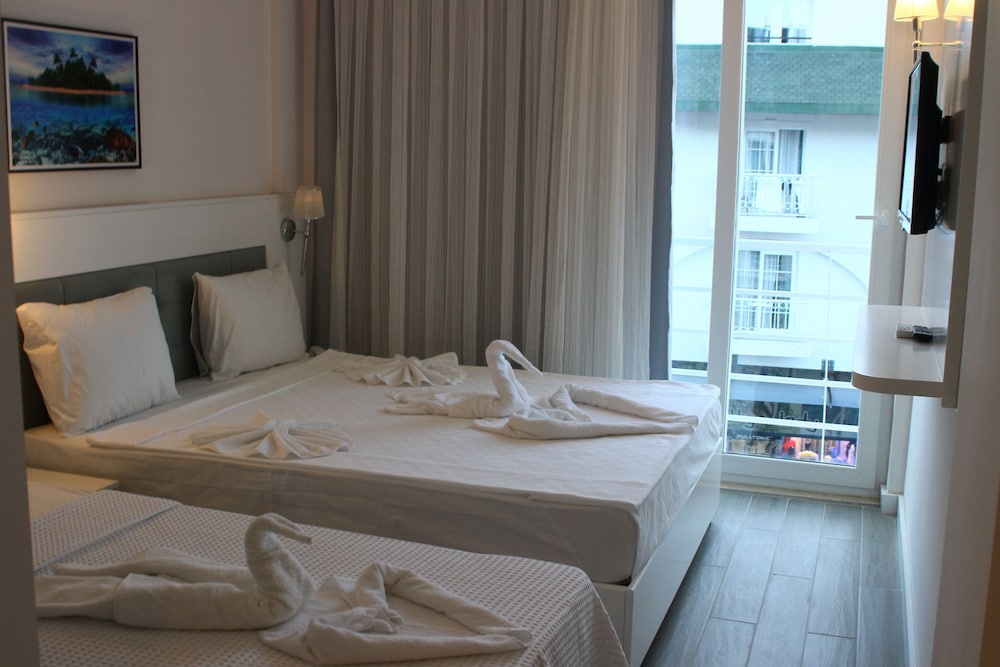 Superior Triple Room, Mountain View photo 3