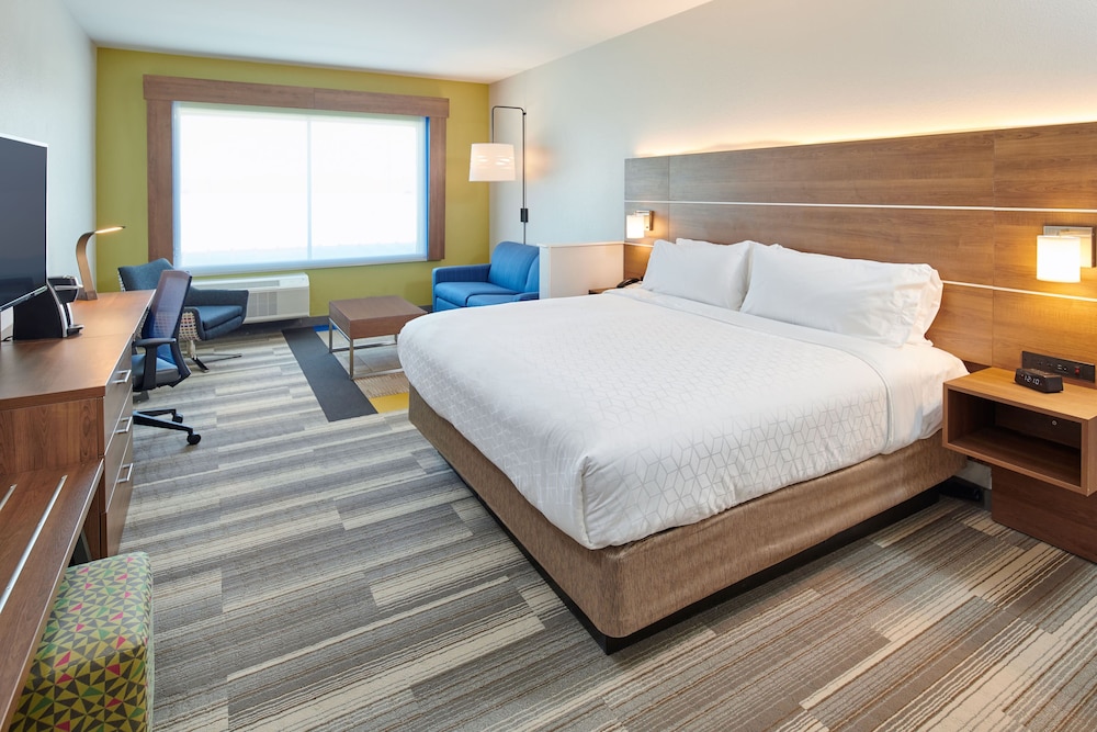 Suite, 1 King Bed, Accessible (Communications) - Photo 3