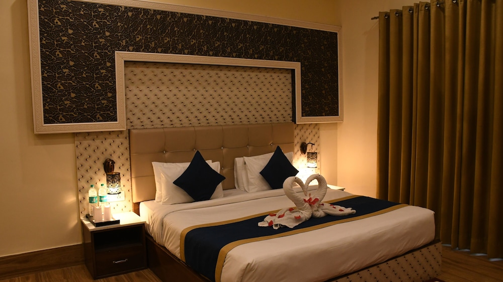 Standard Room, 1 King Bed photo 2