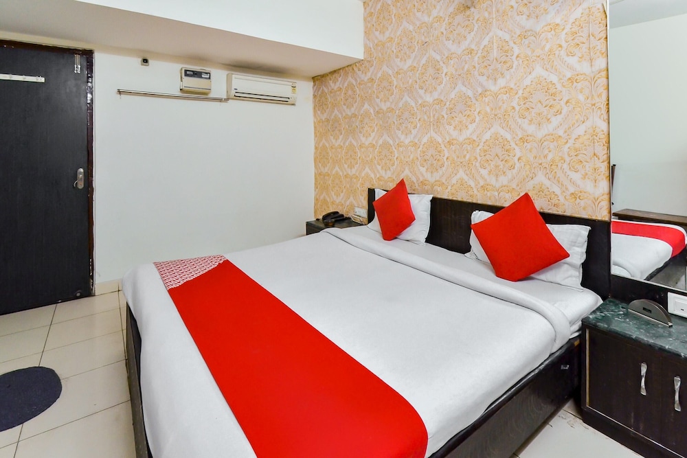 Suite, 1 King Bed photo 3