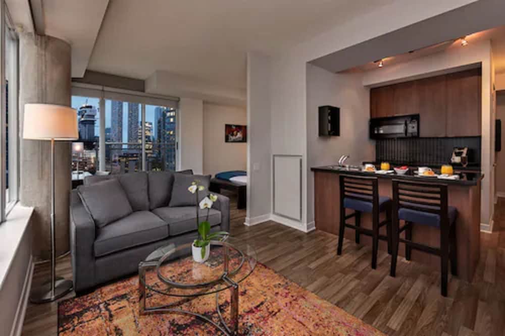 Suite, 1 Bedroom - Photo 2