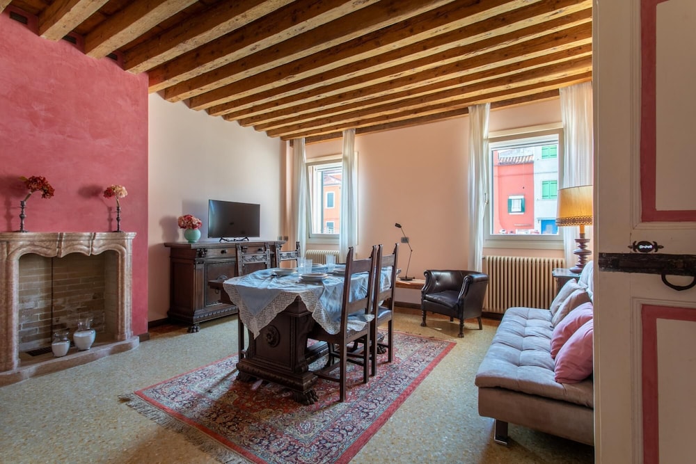 Apartment photo 1