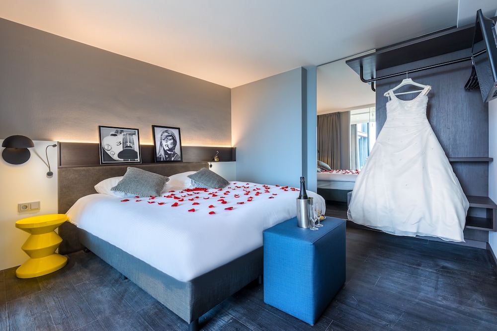 Luxury Suite, Lake View - Photo 6