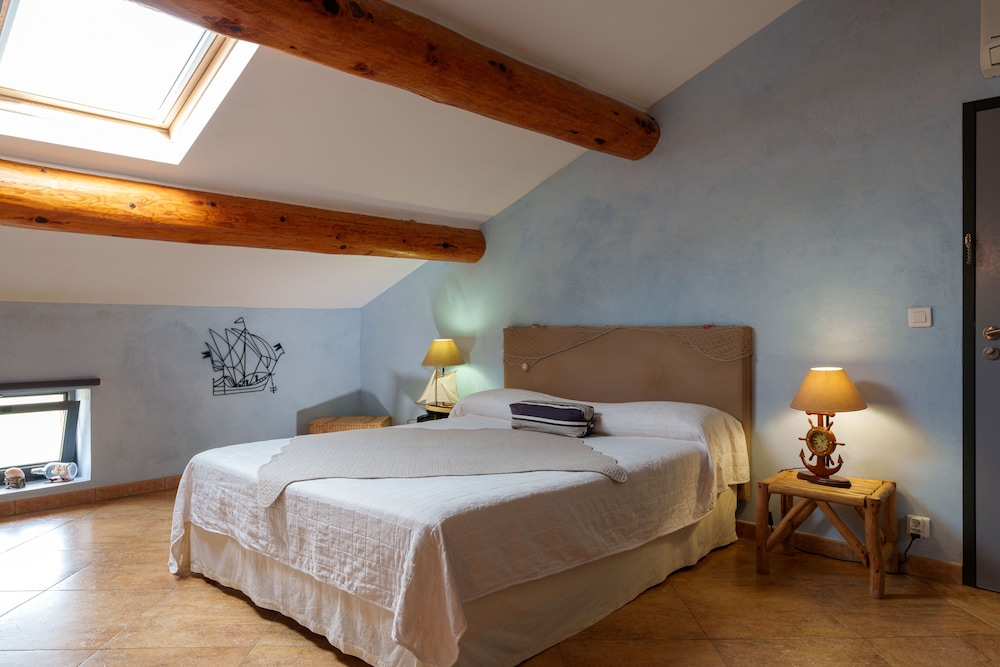 Economy Double Room, 1 Queen Bed photo 1