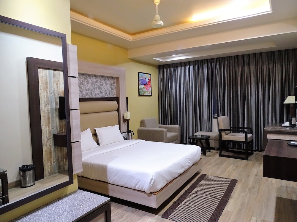 Deluxe Room, 1 Double Bed, City View photo 2