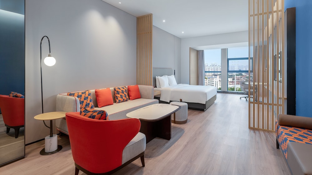 Suite, 1 King Bed photo 1