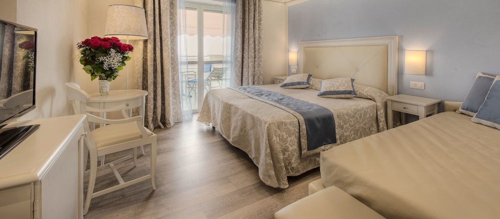 Superior Double Room, Terrace, Sea View photo 2