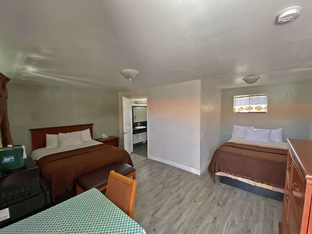 Room, 2 Queen Beds, Accessible, Non Smoking photo 1