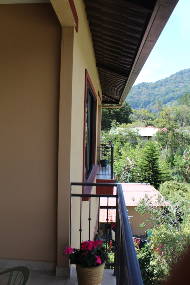 Room, 1 Queen Bed, Mountain View (Tucan) photo 3