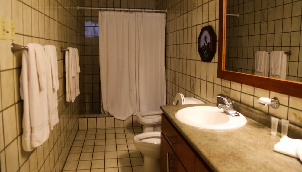 Panoramic Quadruple Room, 2 Queen Beds, Ocean View, Oceanfront photo 3