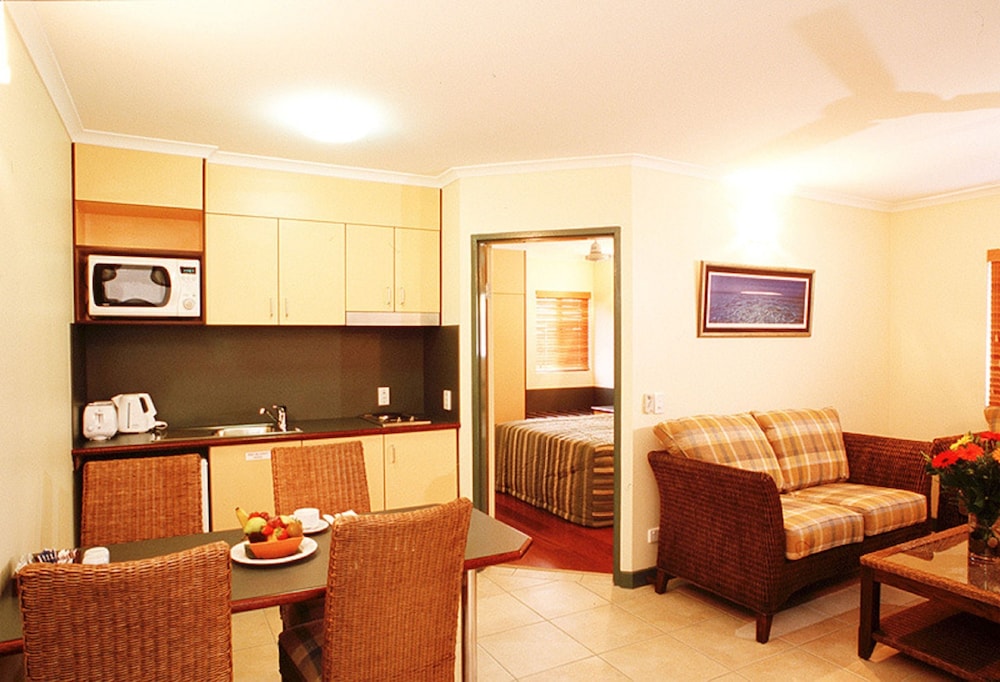 Suite, 1 Bedroom - Photo 1
