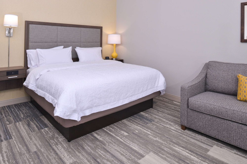 Room, 1 King Bed with Sofa bed, Accessible, Bathtub - Photo 1