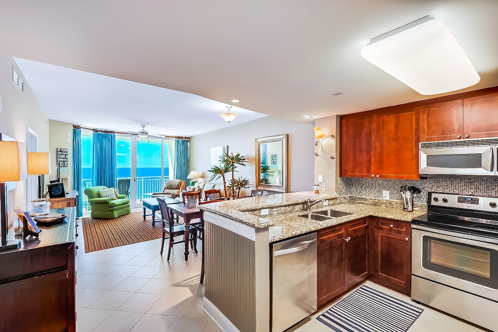 Condo, 3 Bedrooms, Balcony, Oceanfront (1509)