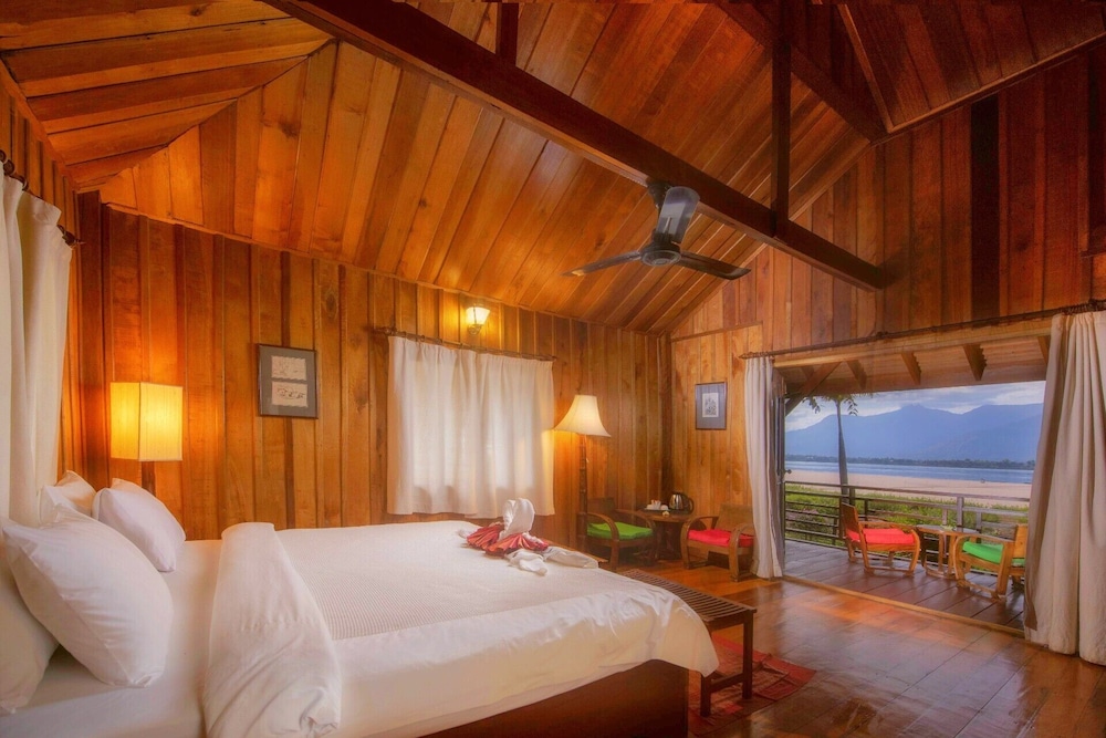 Double or Twin Room, Balcony, Beach View (Riverfront Upper Floor) photo 1
