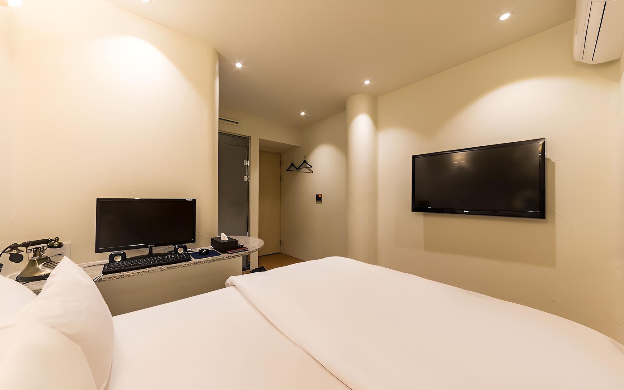 Room (Standard-S) - Photo 8