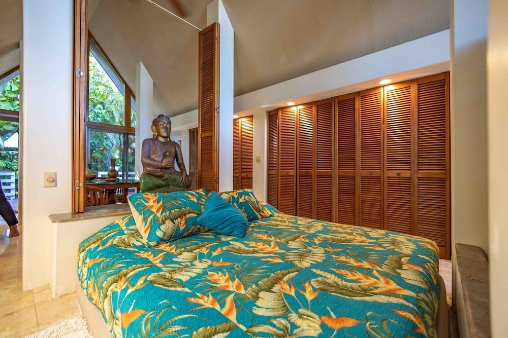 Honeymoon Studio Suite photo 1