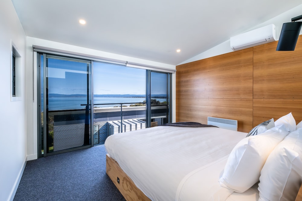 2 Bedroom Apartment Beachfront photo 3