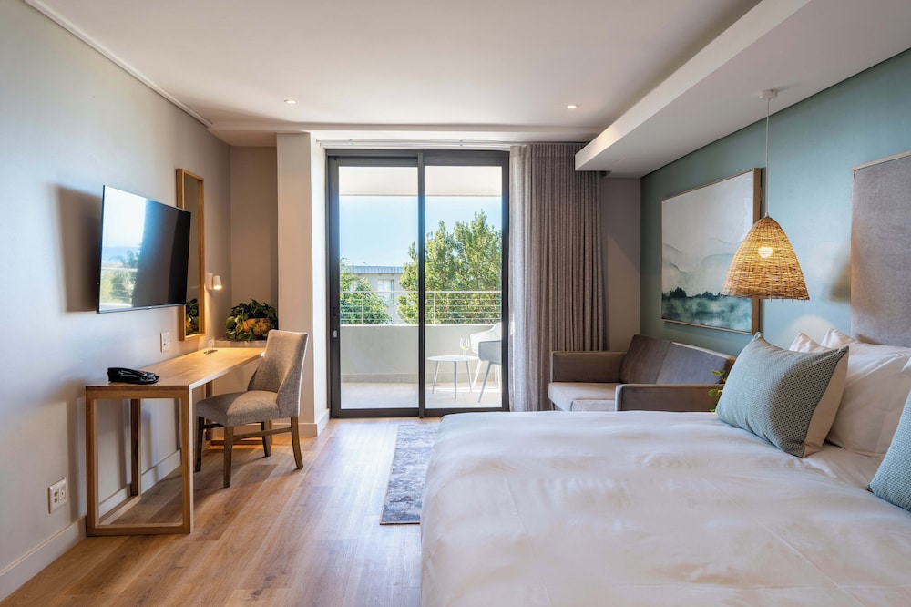 Luxury Suite - Photo 3