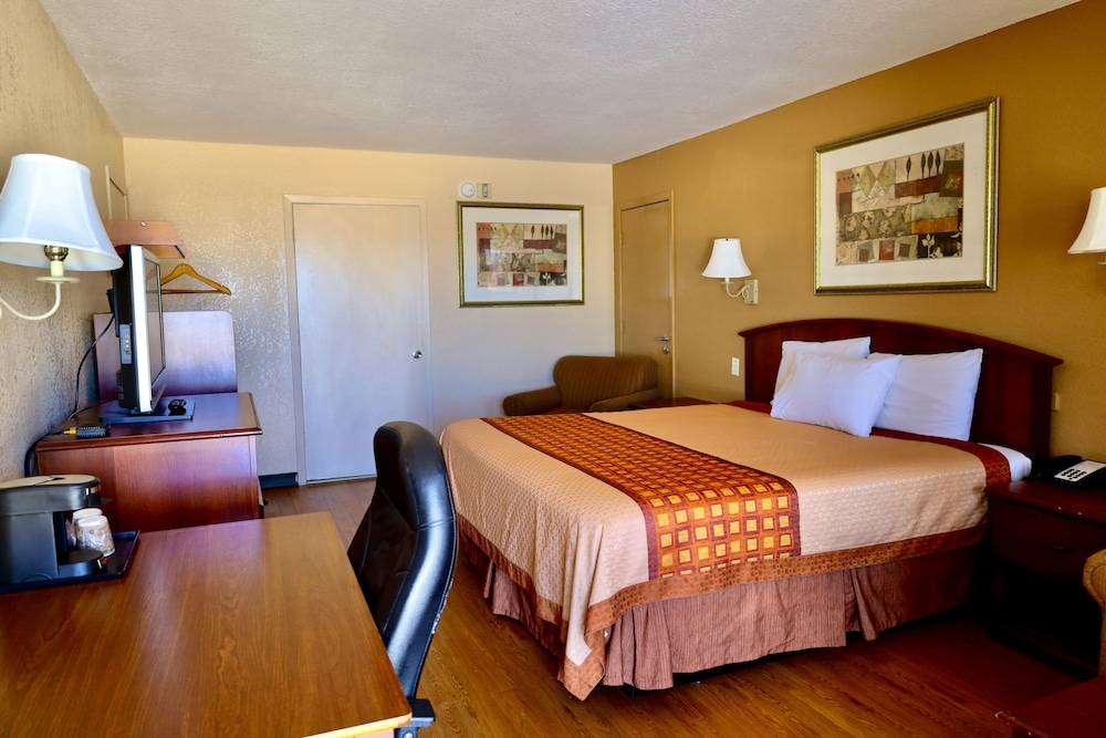 Standard Room, 1 King Bed, Smoking photo 1