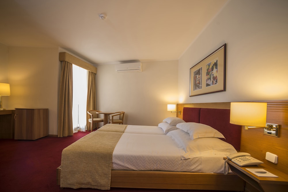 Twin Room - Photo 3
