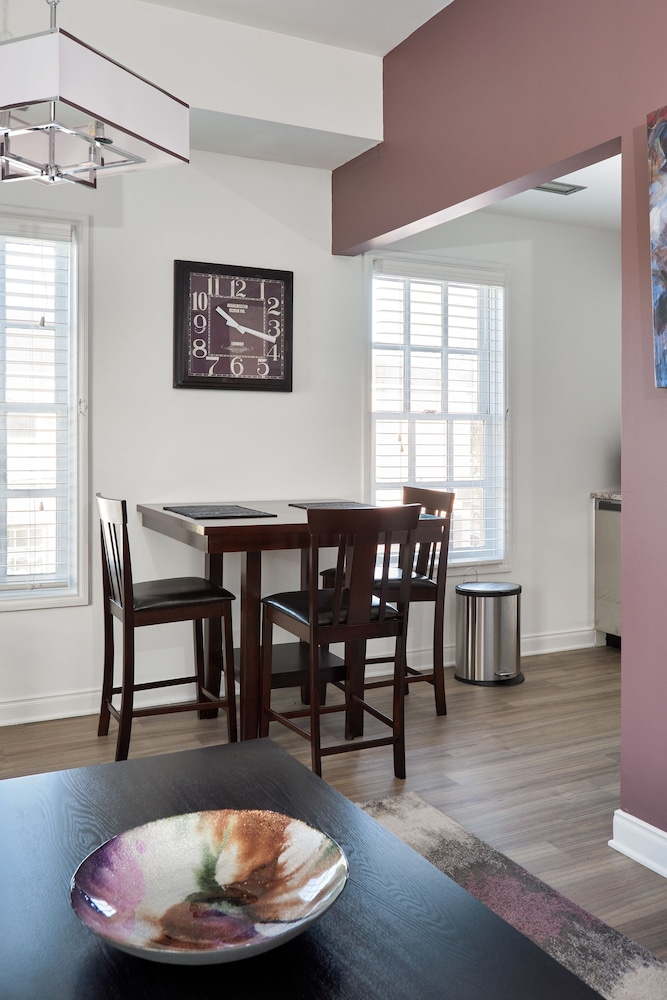 Burgundy Room photo 3