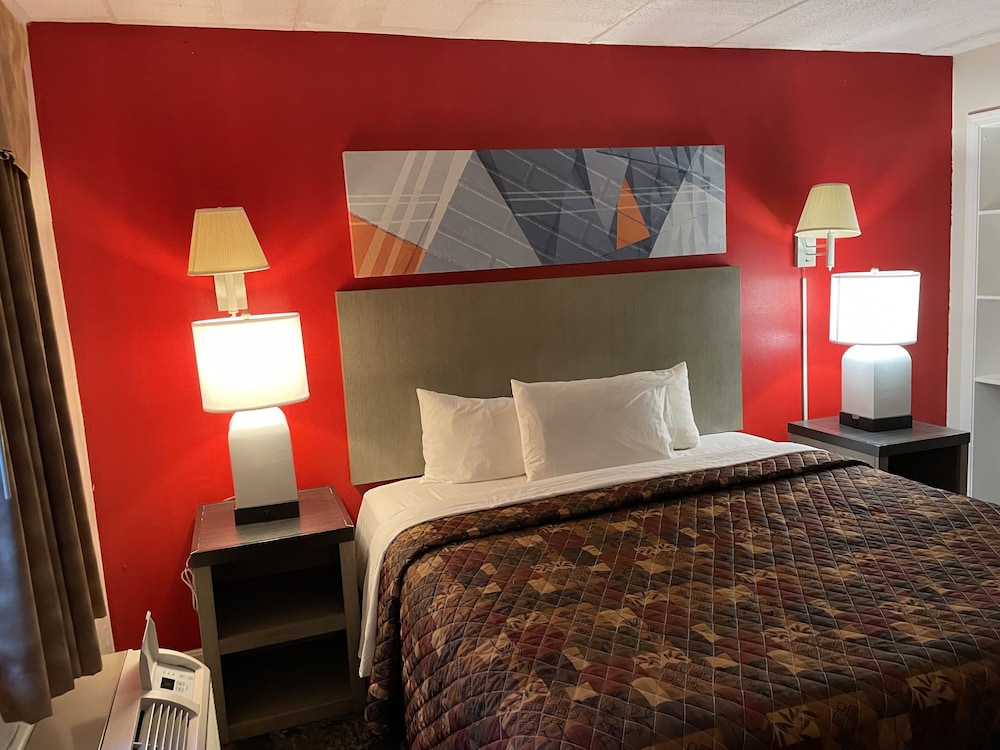 Deluxe Studio Suite, 1 King Bed, Smoking (Whirlpool)