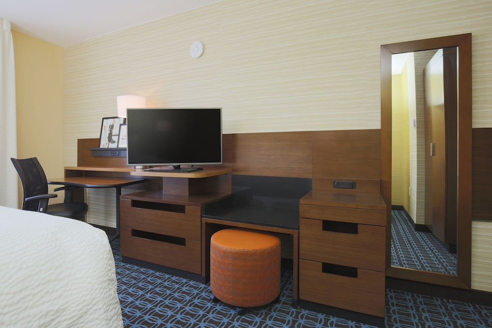 Room, 1 King Bed (Hearing Accessible) - Photo 3