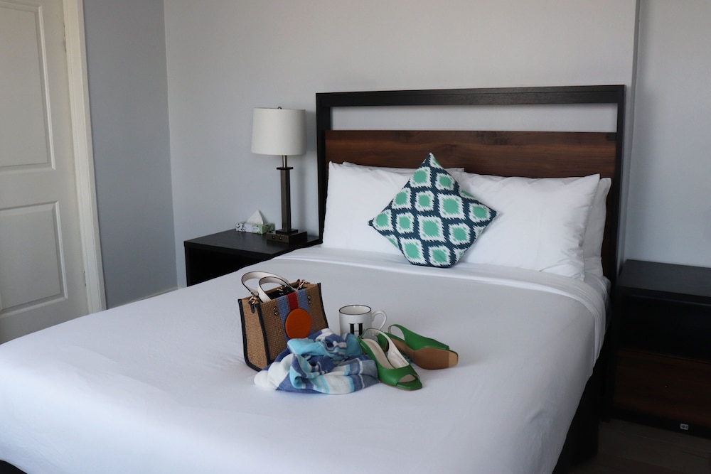 Standard Room, 1 Queen Bed, Non Smoking photo 3