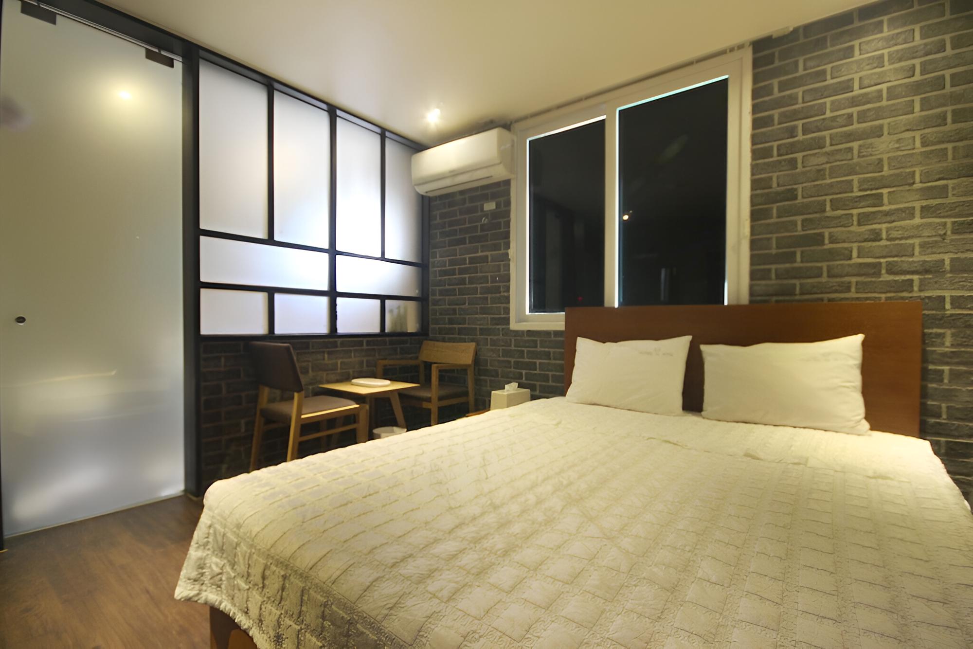 Room (Standard (breakfast provided (toast/c) - Photo 5