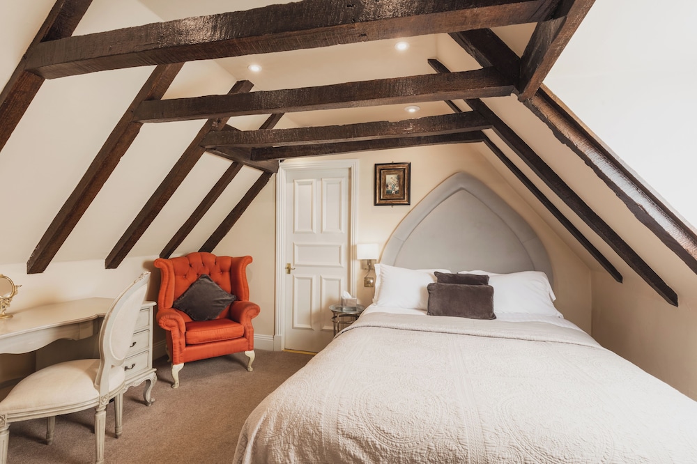 Courtyard Classic Room - Photo 9