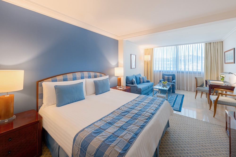 Premium Room, 1 King Bed, Club Lounge Access photo 2