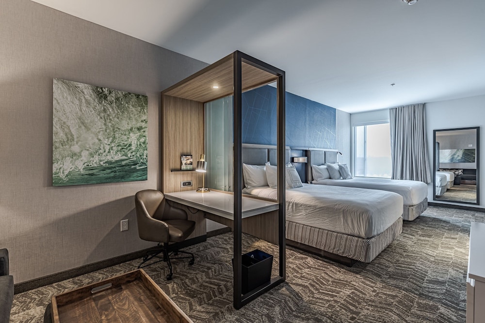 Suite, 2 Queen Beds (Mobility Accessible, Tub) - Photo 2