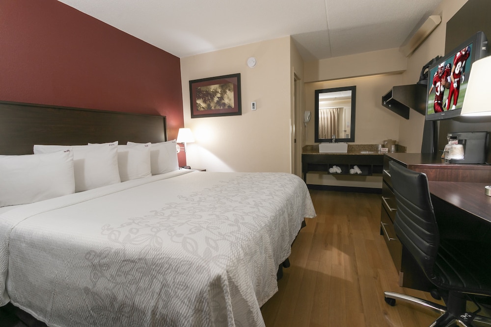 Standard Room, 1 King Bed (Smoke Free) - Photo 4
