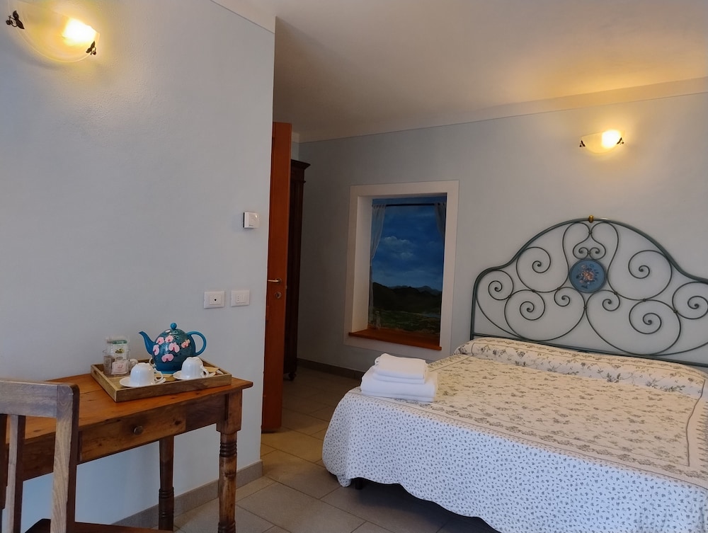 Traditional Double Room, Balcony, Partial Lake View photo 1