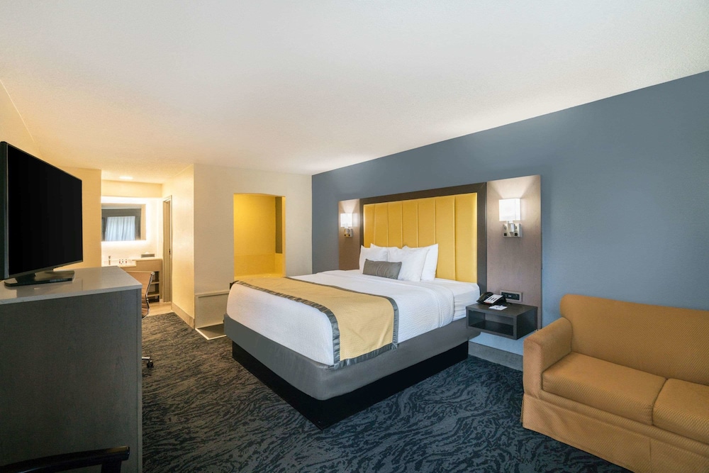 Studio Suite, 1 King Bed, Non Smoking - Photo 1