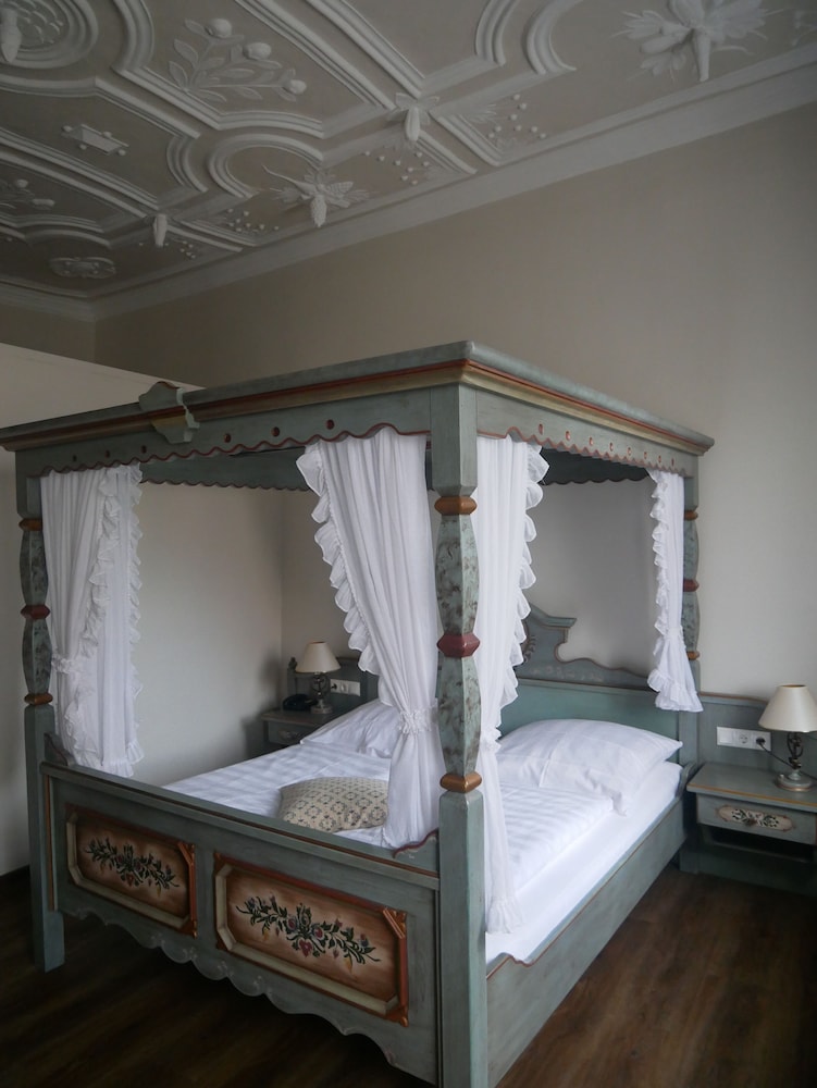 Honeymoon Room