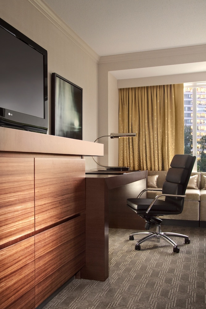 Room, 1 King Bed, Accessible (Mobility/Hearing, Fitness) - Photo 2