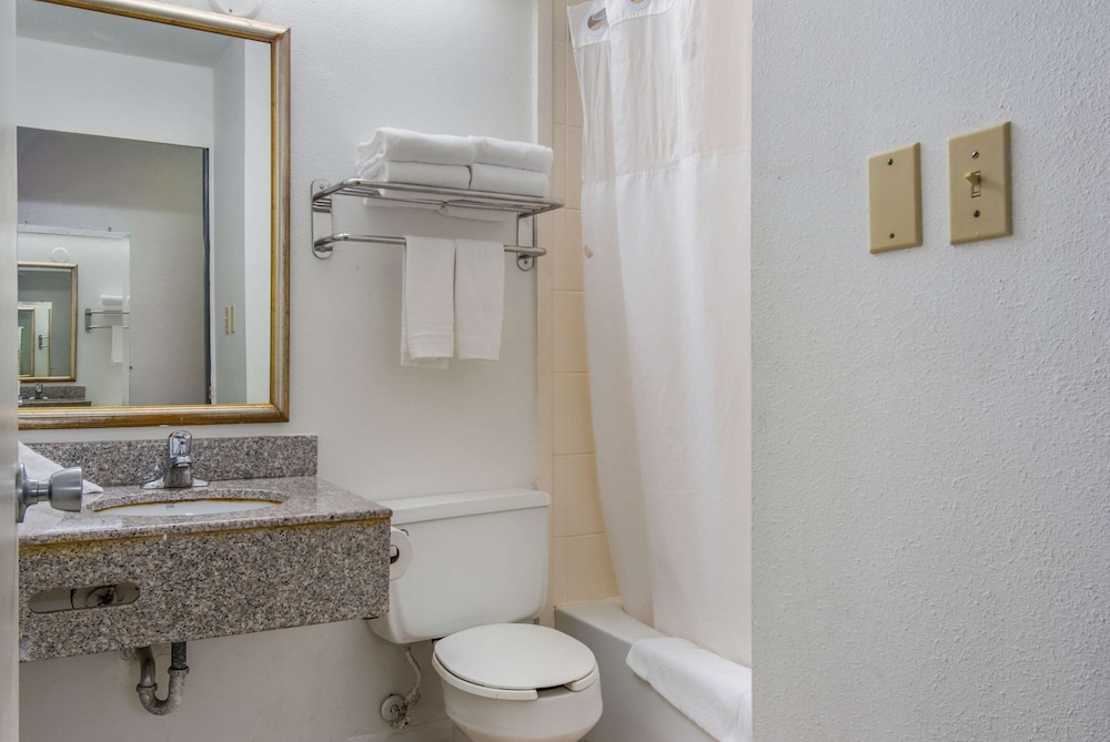 Suite, Multiple Beds, Non Smoking - Photo 5