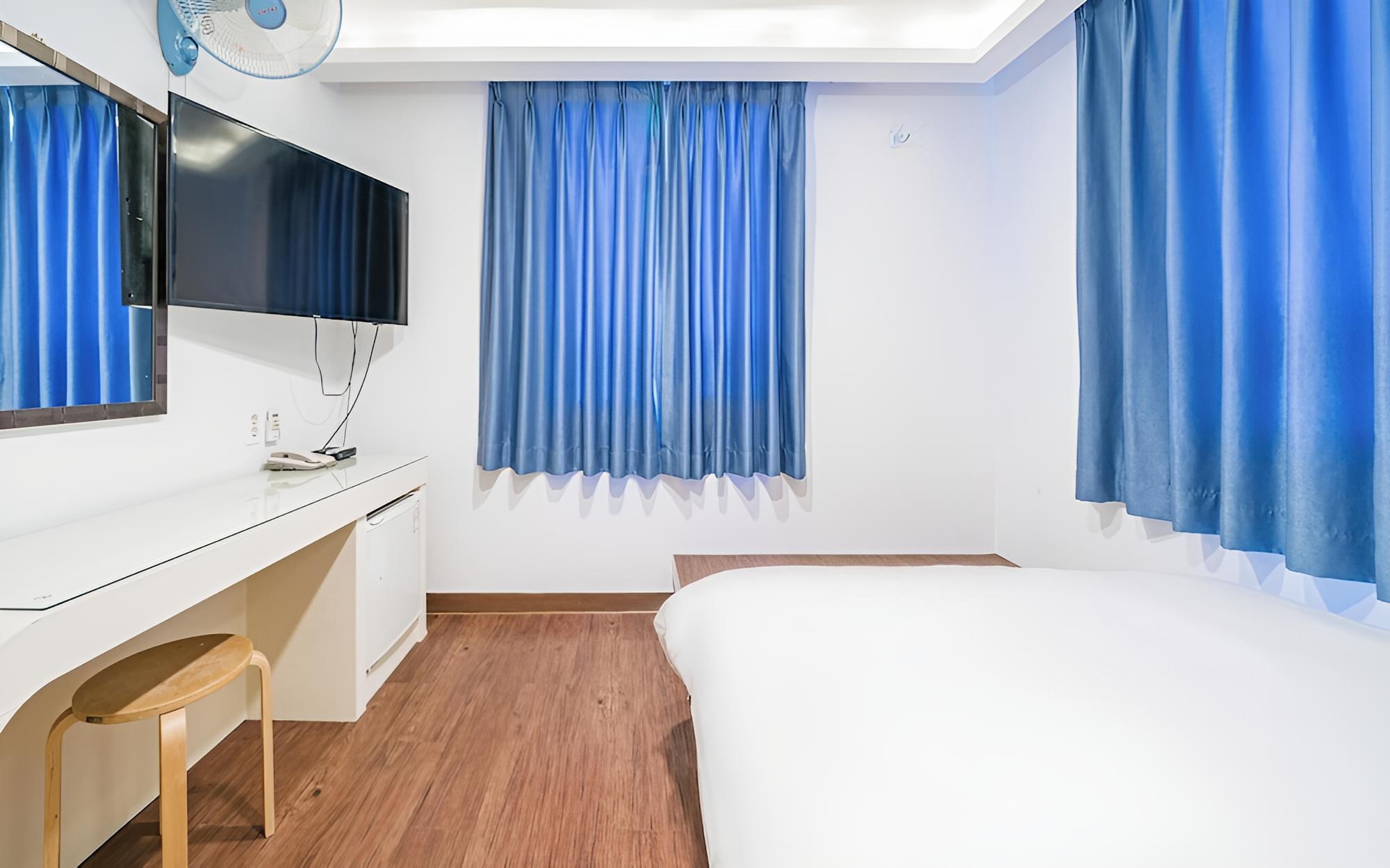 Room (Standard Room) - Photo 20