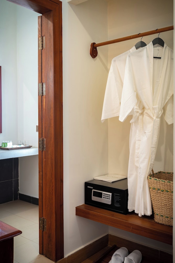 Deluxe Double or Twin Room - Photo 8