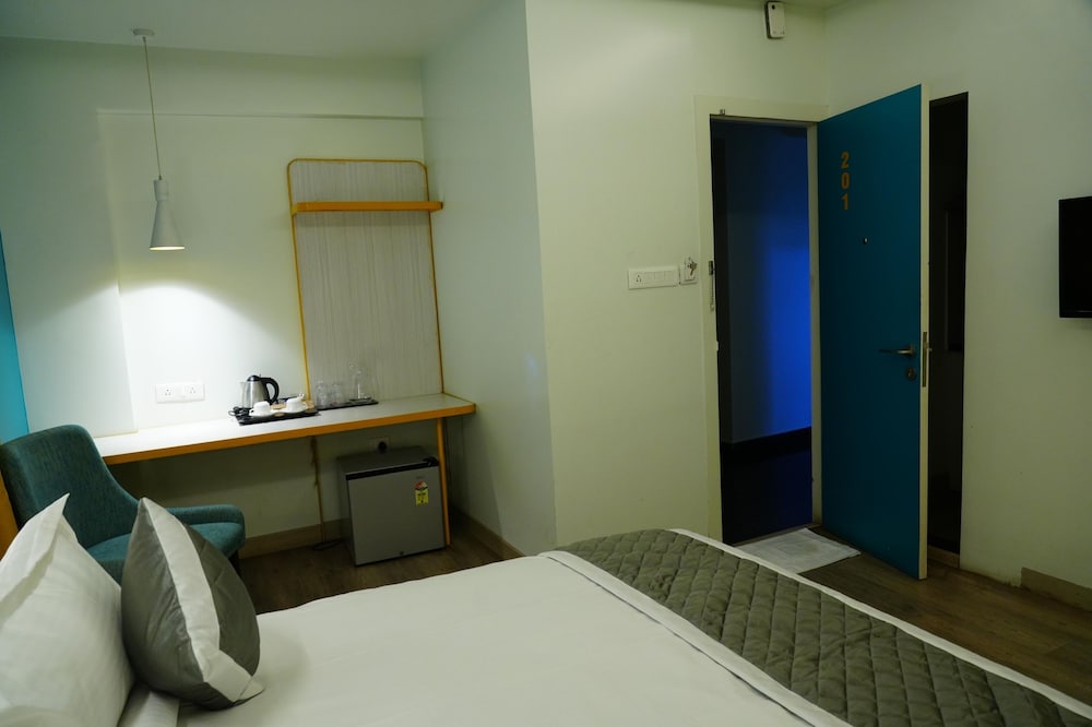 Deluxe Studio Suite, City View