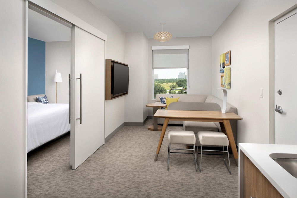 Suite, 1 Bedroom thumbnail 5